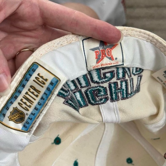 Vintage Mighty Ducks NHL Hat - Picture 3 of 4